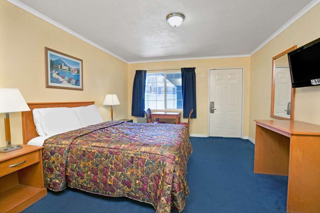 Knights Inn Santa Cruz Room photo