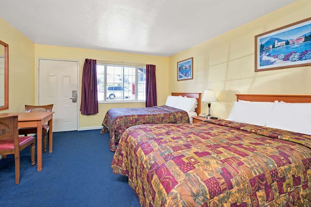 Knights Inn Santa Cruz Room photo