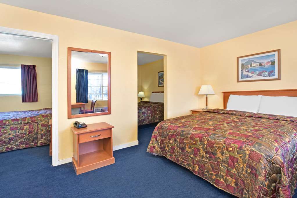Knights Inn Santa Cruz Room photo